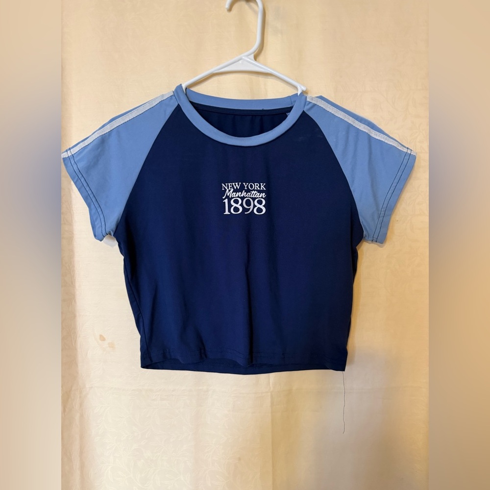 SHEIN Top, Women’s size Medium, 2 Tone Blue Cropped T-shirt with Graphic Print